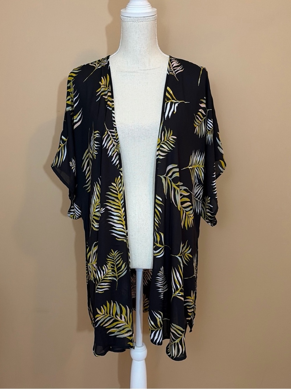 Maurices Black Palm Leaf Open Front Kimono Top Size 0/1 (XL/1X)